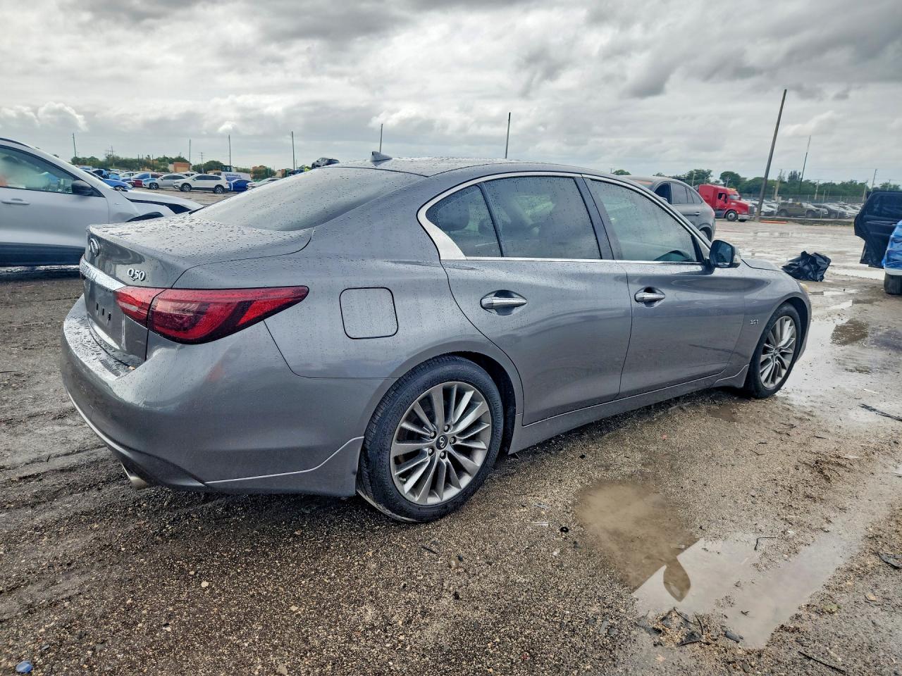 INFINITI Q50 3.0t Luxe
