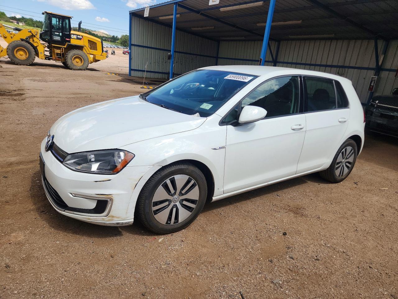 Salvage Volkswagen Golf Image