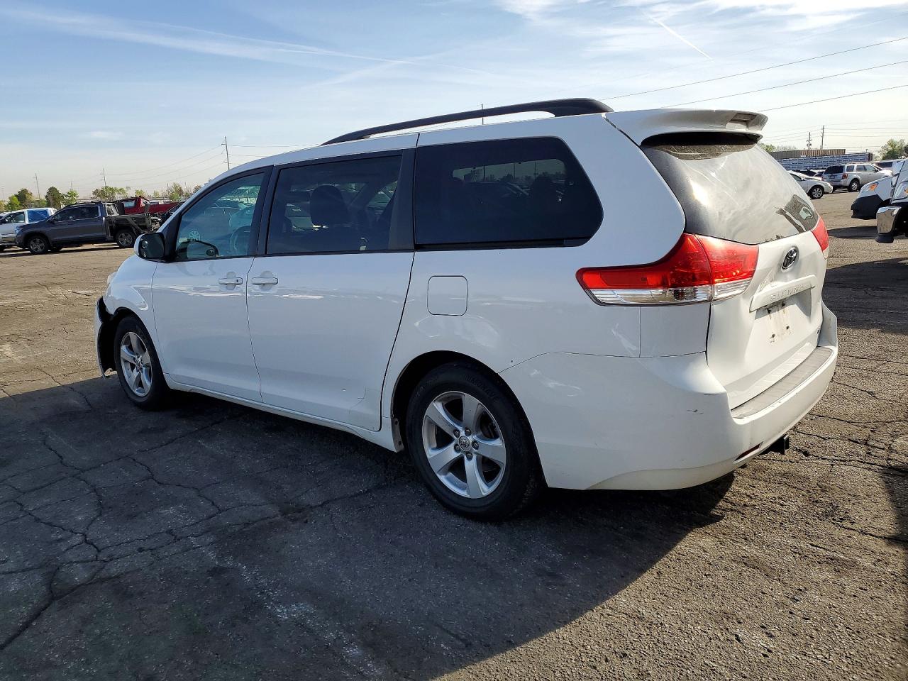 Toyota Sienna Le