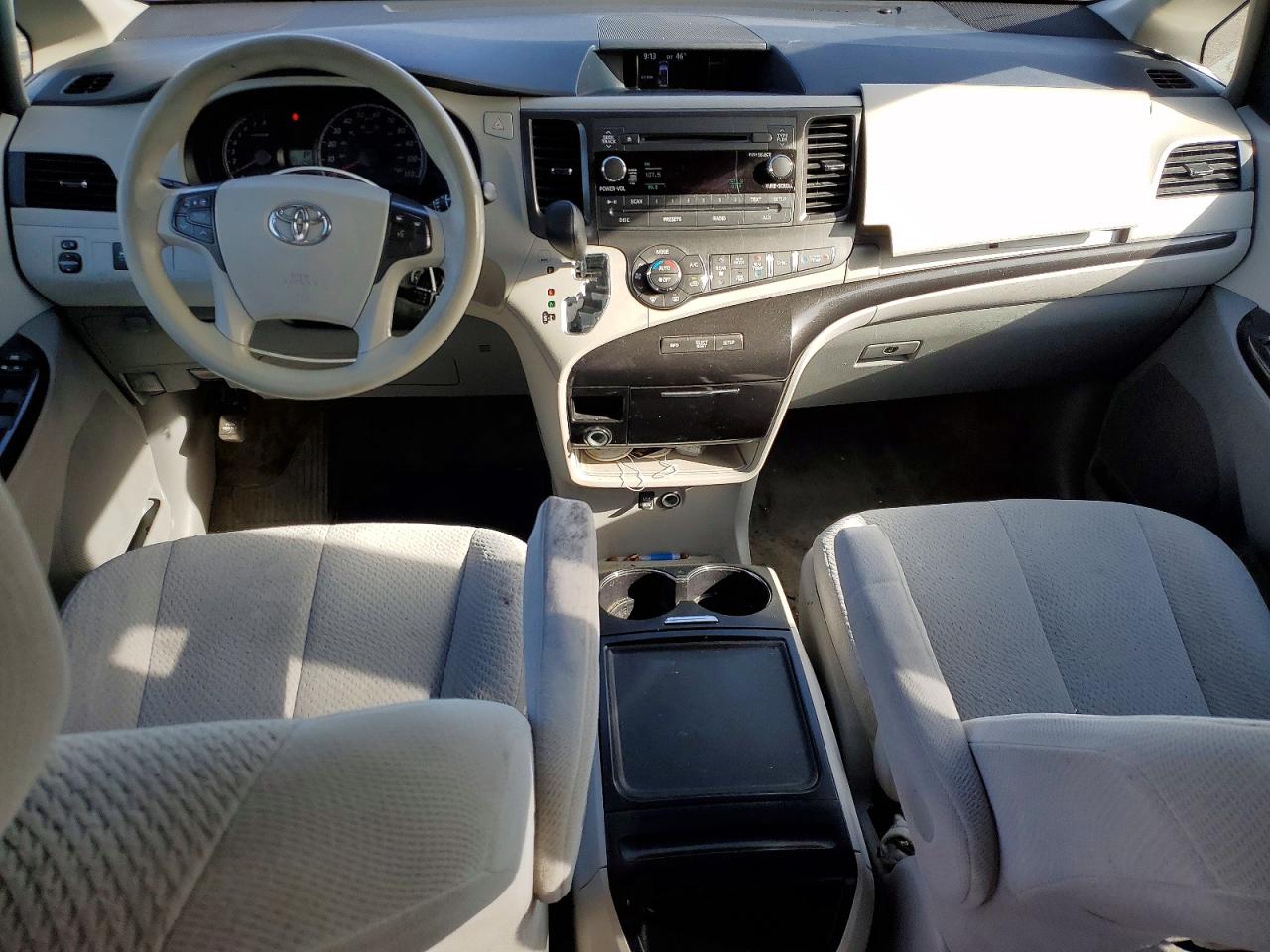 Toyota Sienna Le