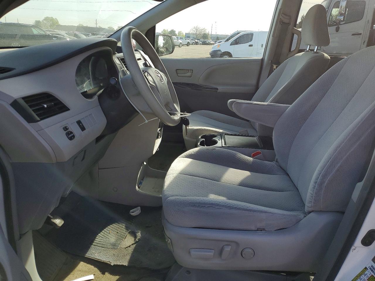 Toyota Sienna Le
