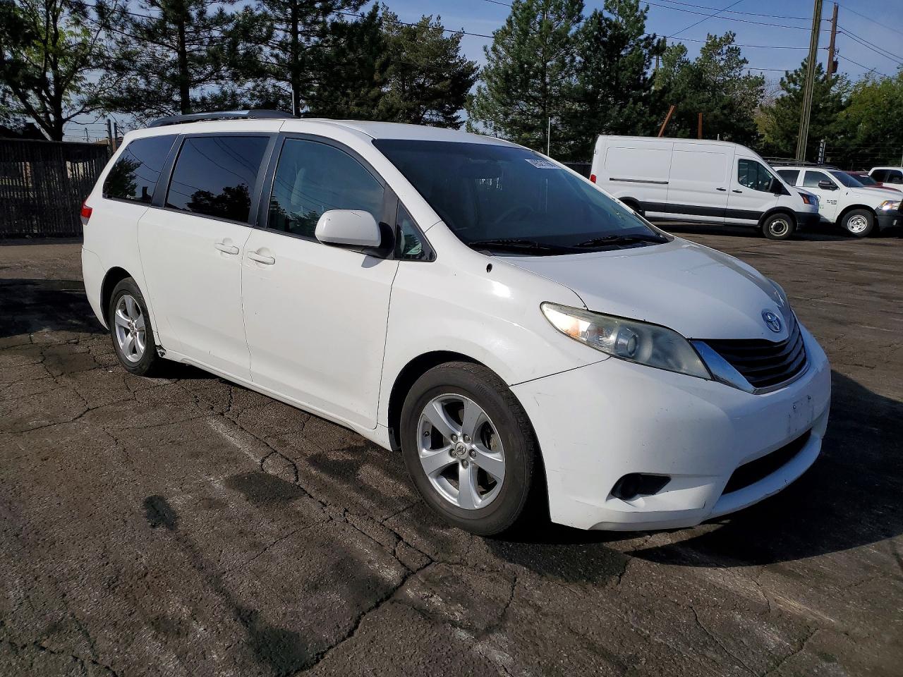Toyota Sienna Le