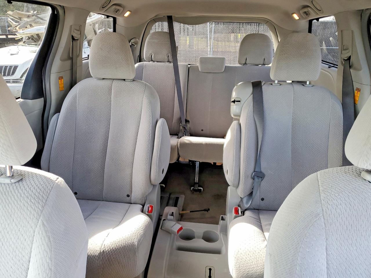 Toyota Sienna Le