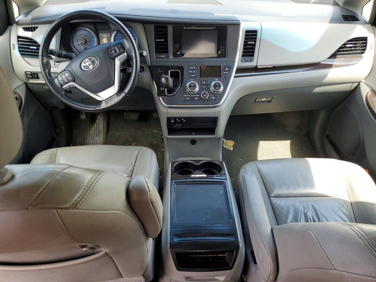 Toyota Sienna Xle 8-passenger