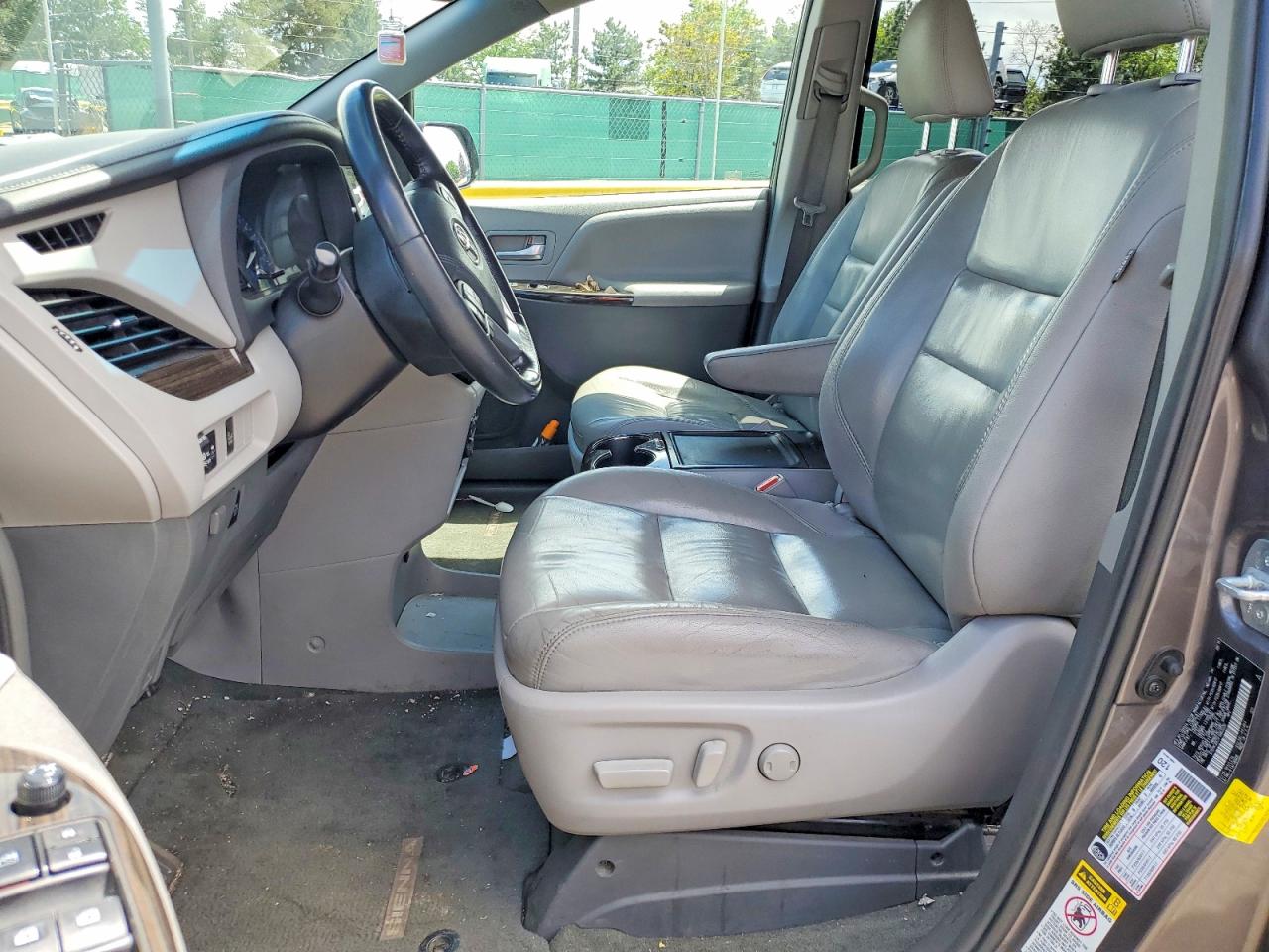 Toyota Sienna Xle 8-passenger