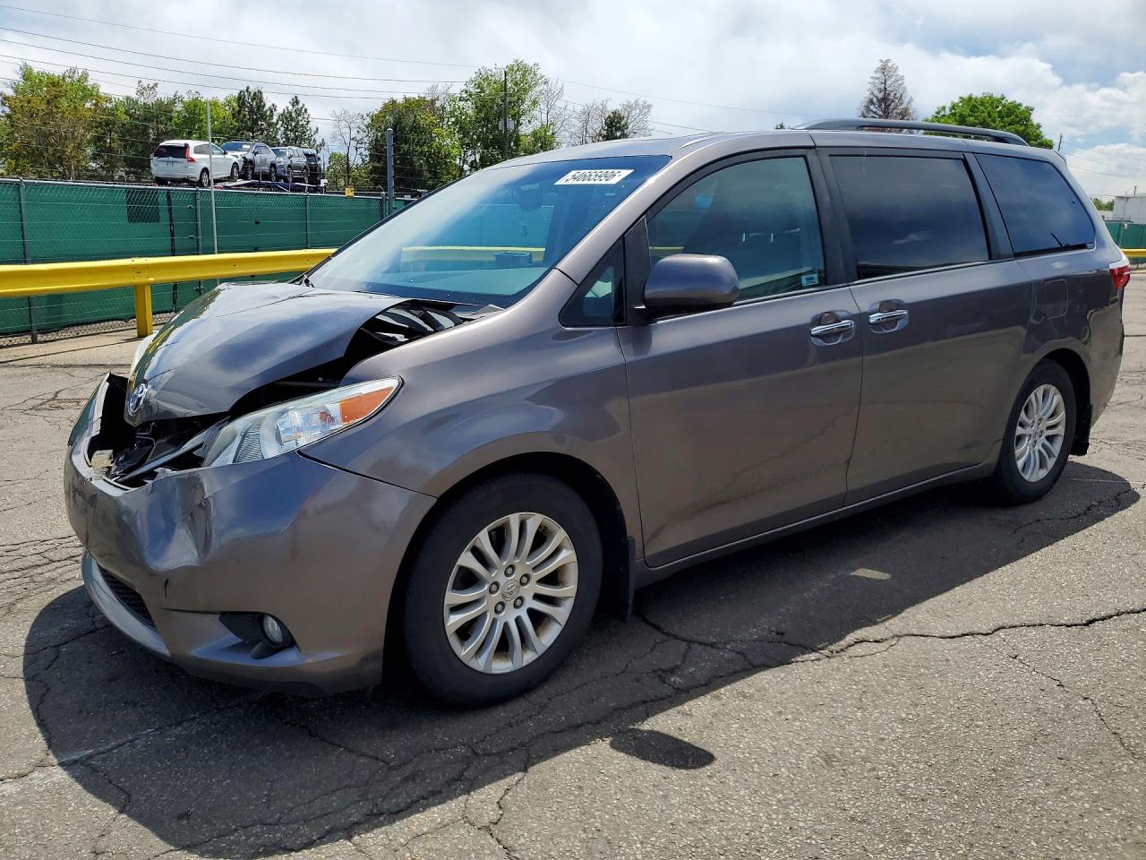Salvage Toyota Sienna Image