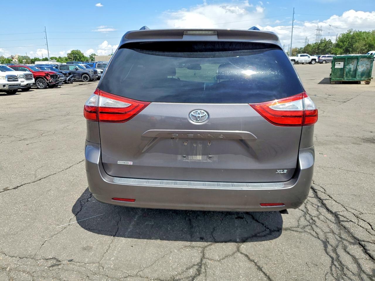 Toyota Sienna Xle 8-passenger
