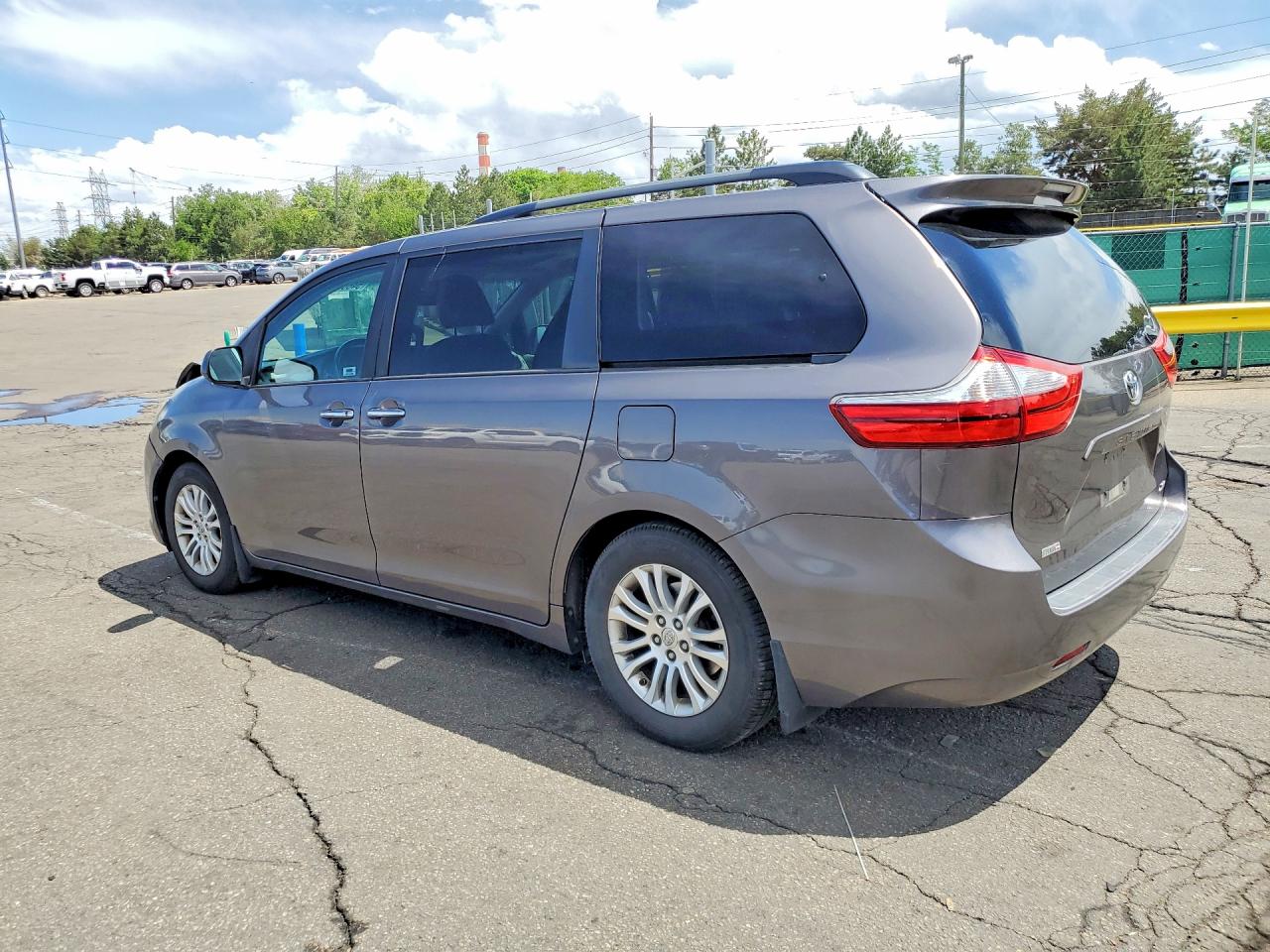 Toyota Sienna Xle 8-passenger