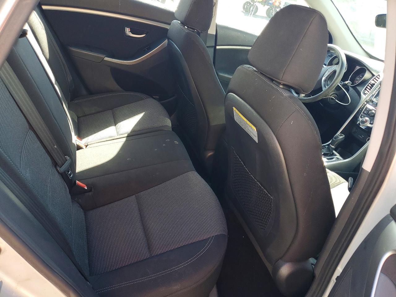 Hyundai ELANTRA Base