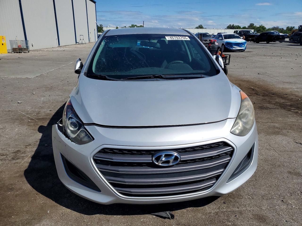 Hyundai ELANTRA Base