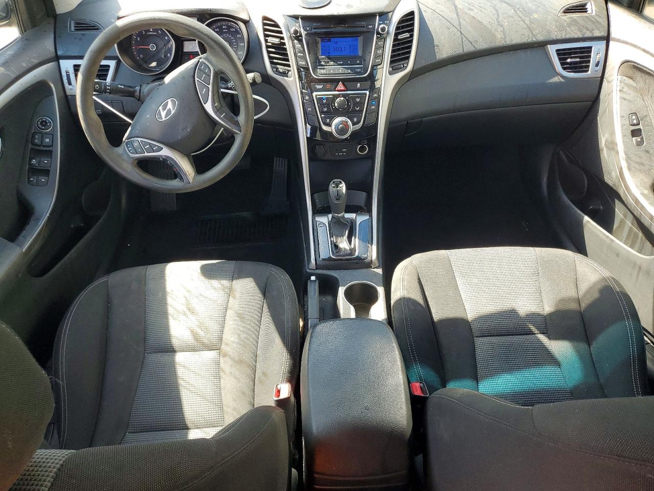 Hyundai ELANTRA Base