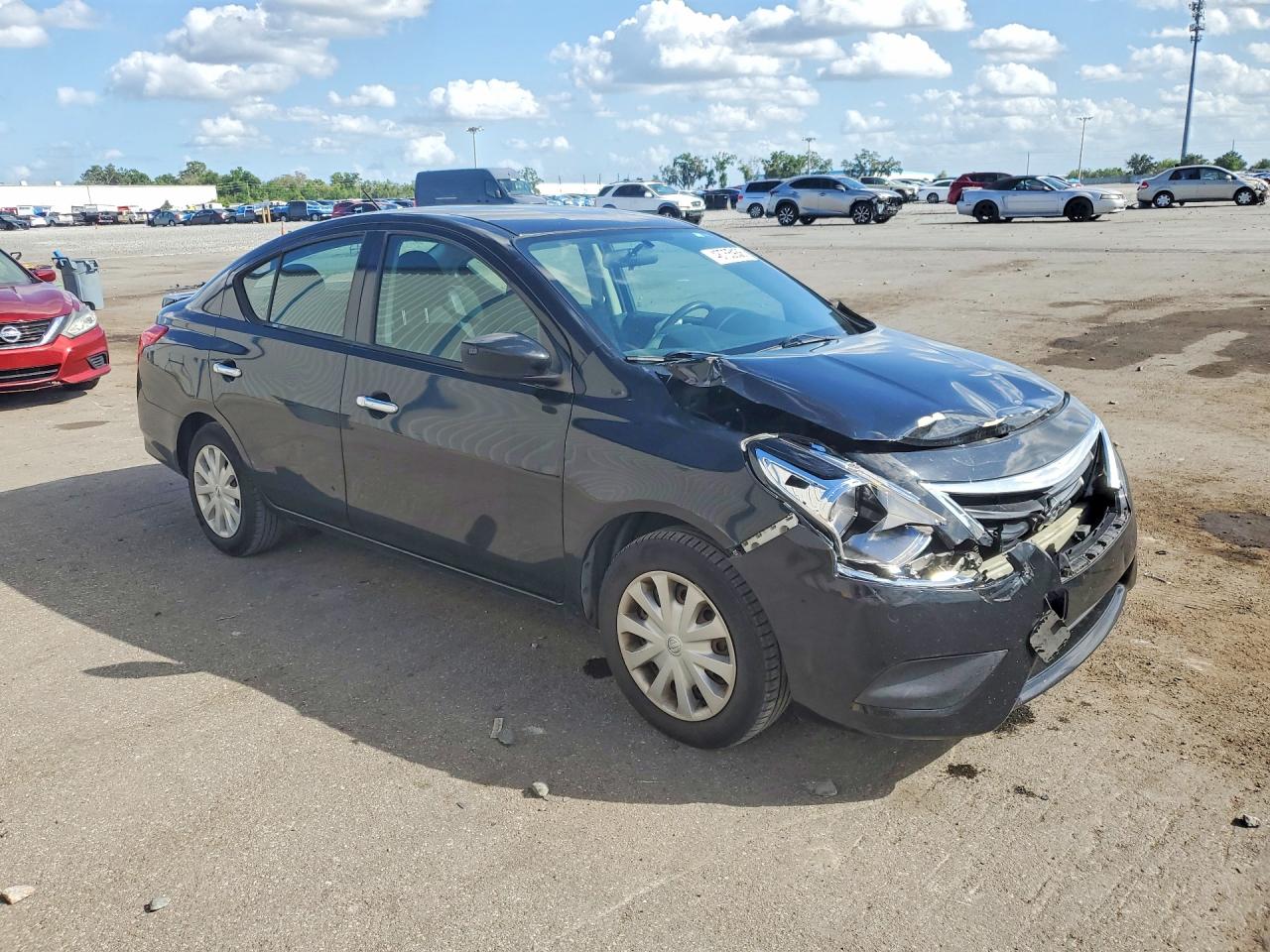 Nissan Versa Sv