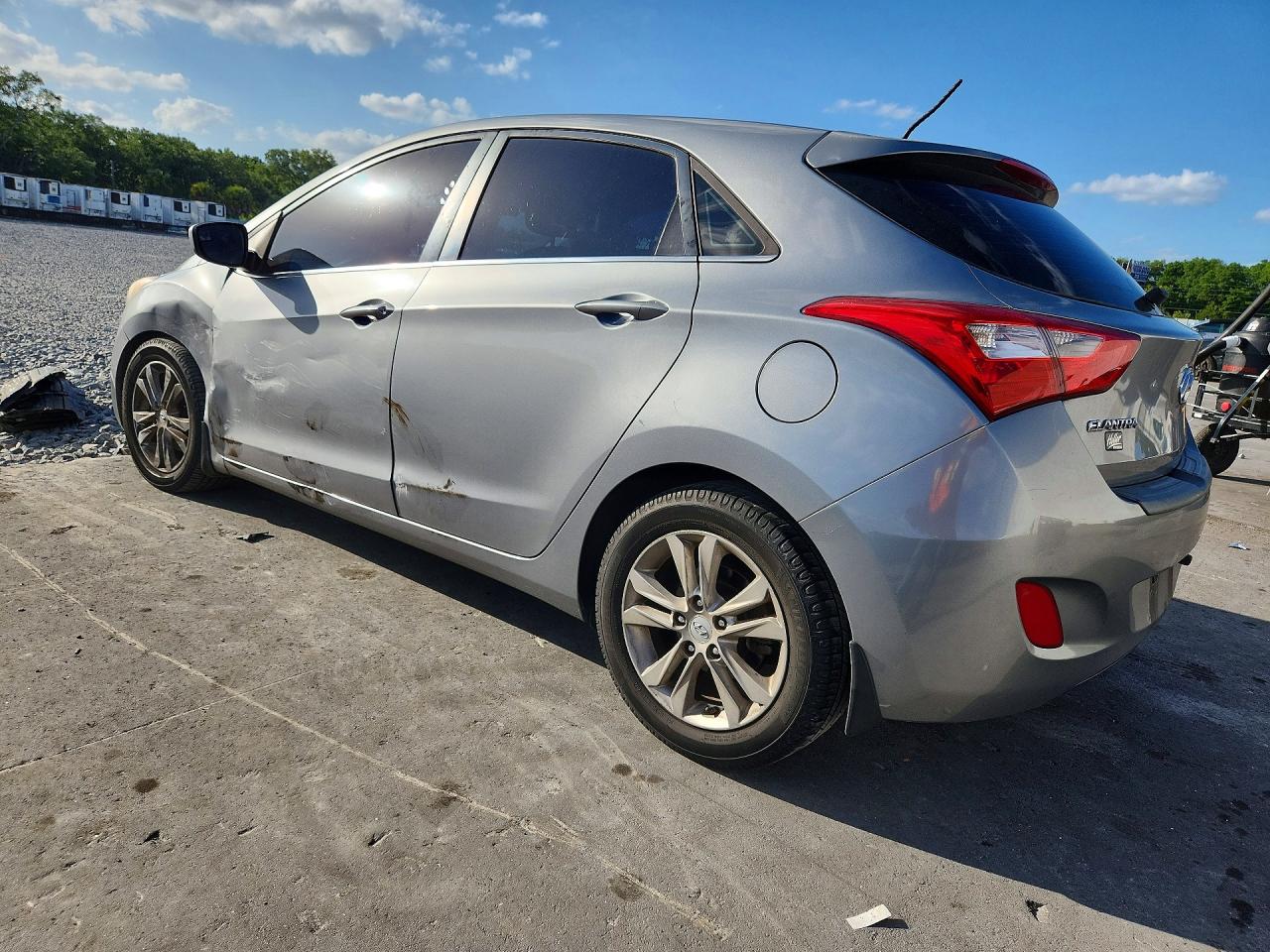 Hyundai ELANTRA Base