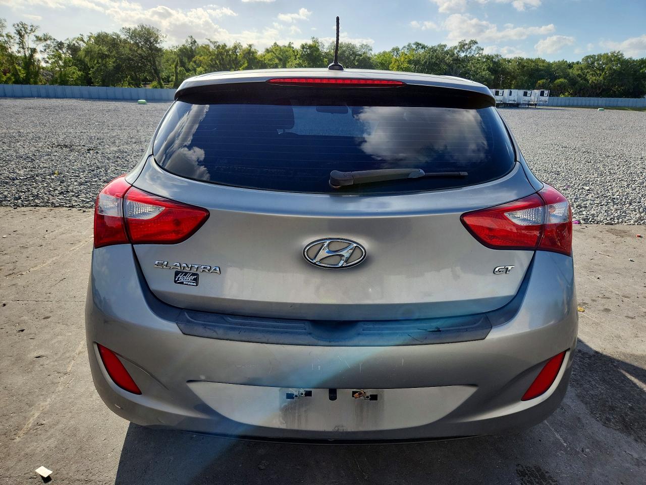 Hyundai ELANTRA Base