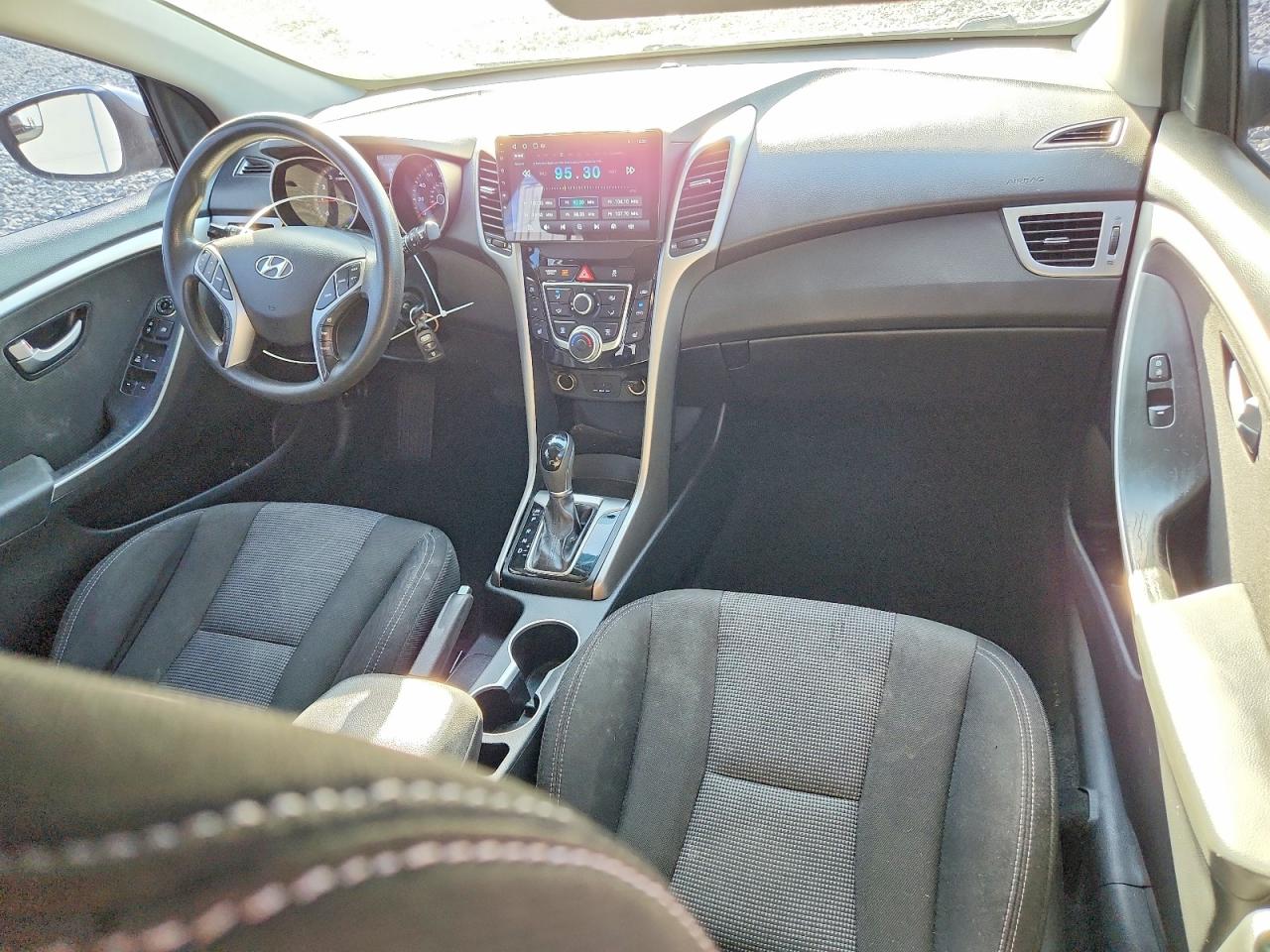 Hyundai ELANTRA Base