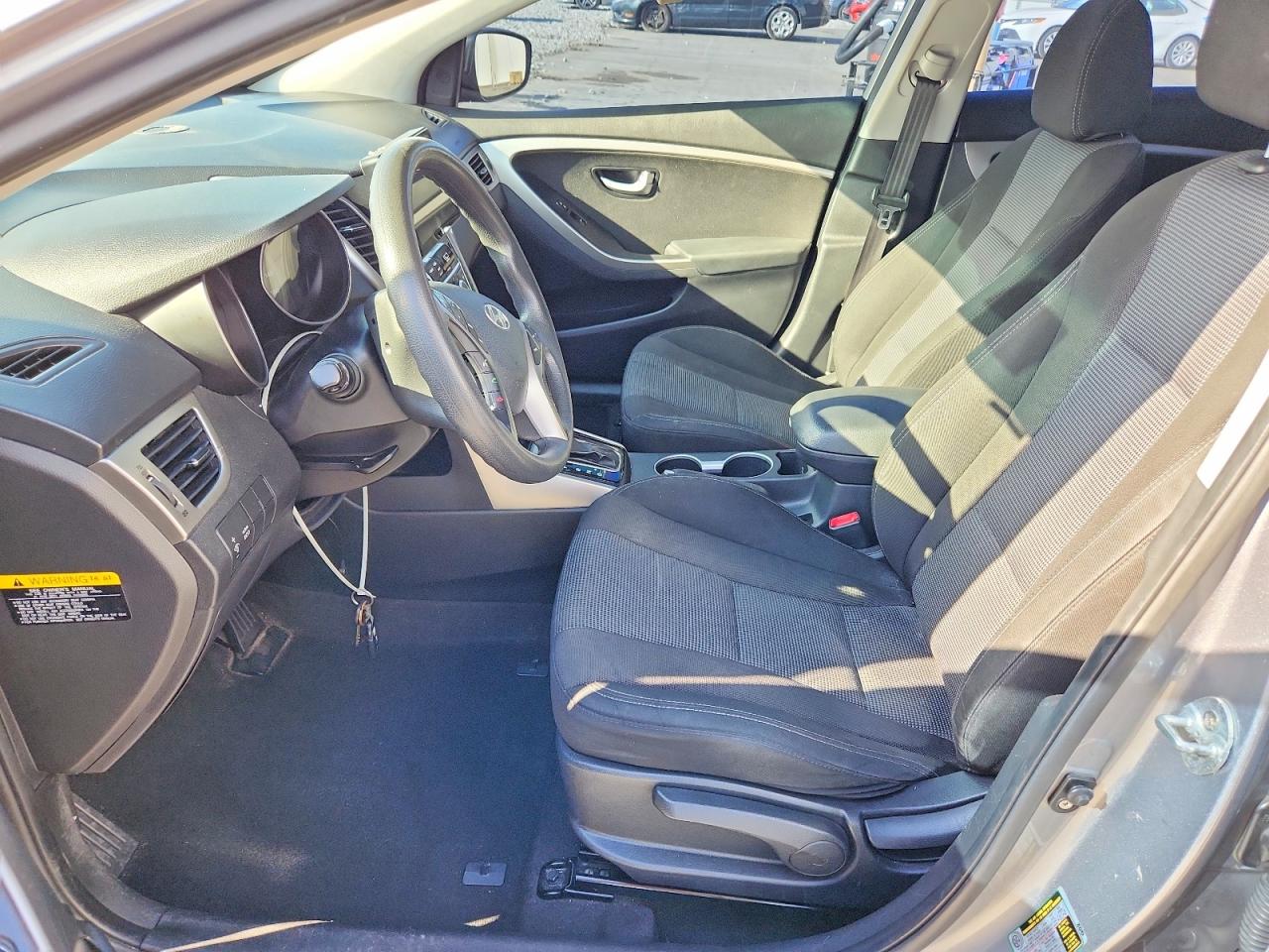 Hyundai ELANTRA Base