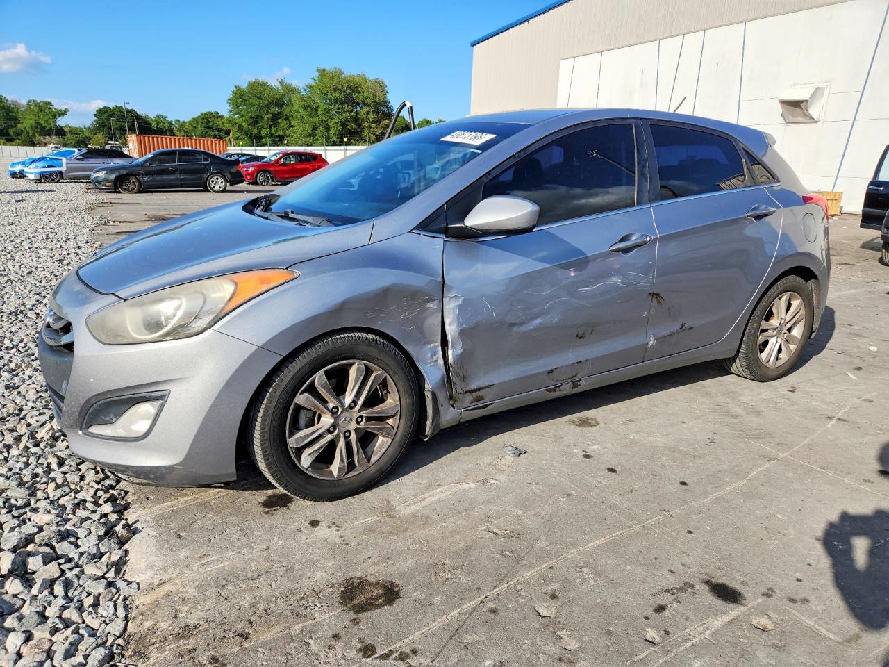 Salvage Hyundai ELANTRA Image