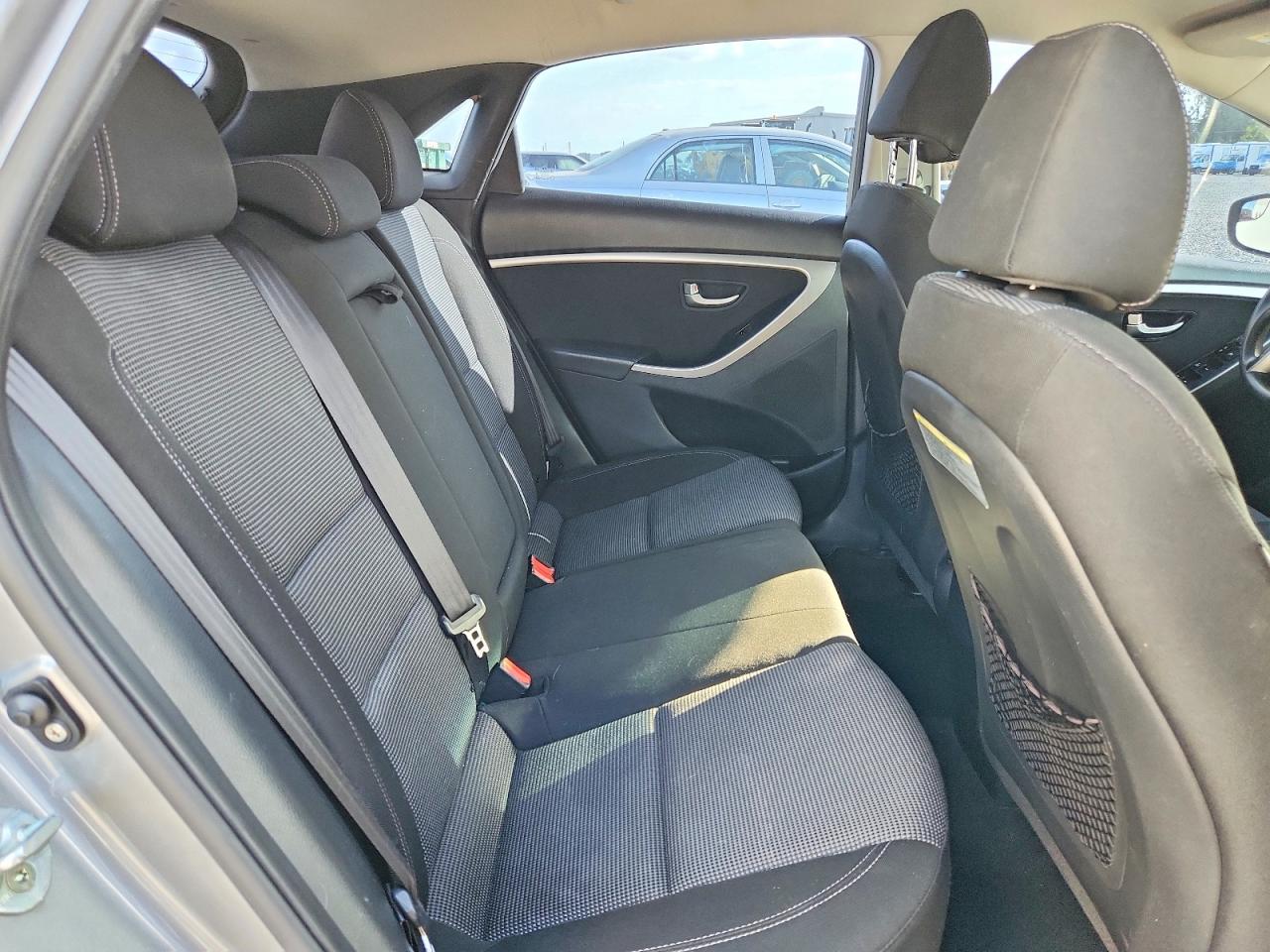 Hyundai ELANTRA Base