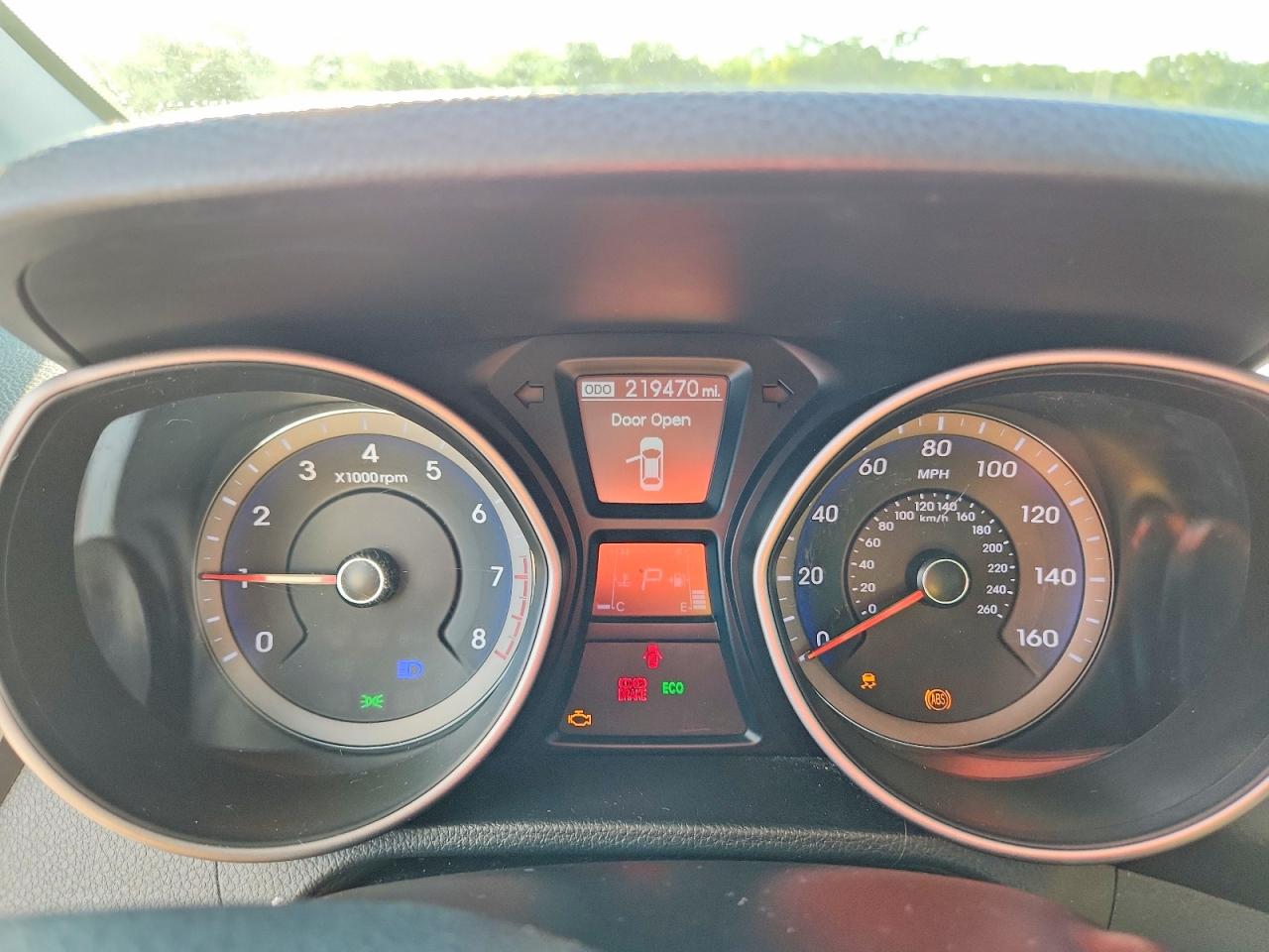 Hyundai ELANTRA Base