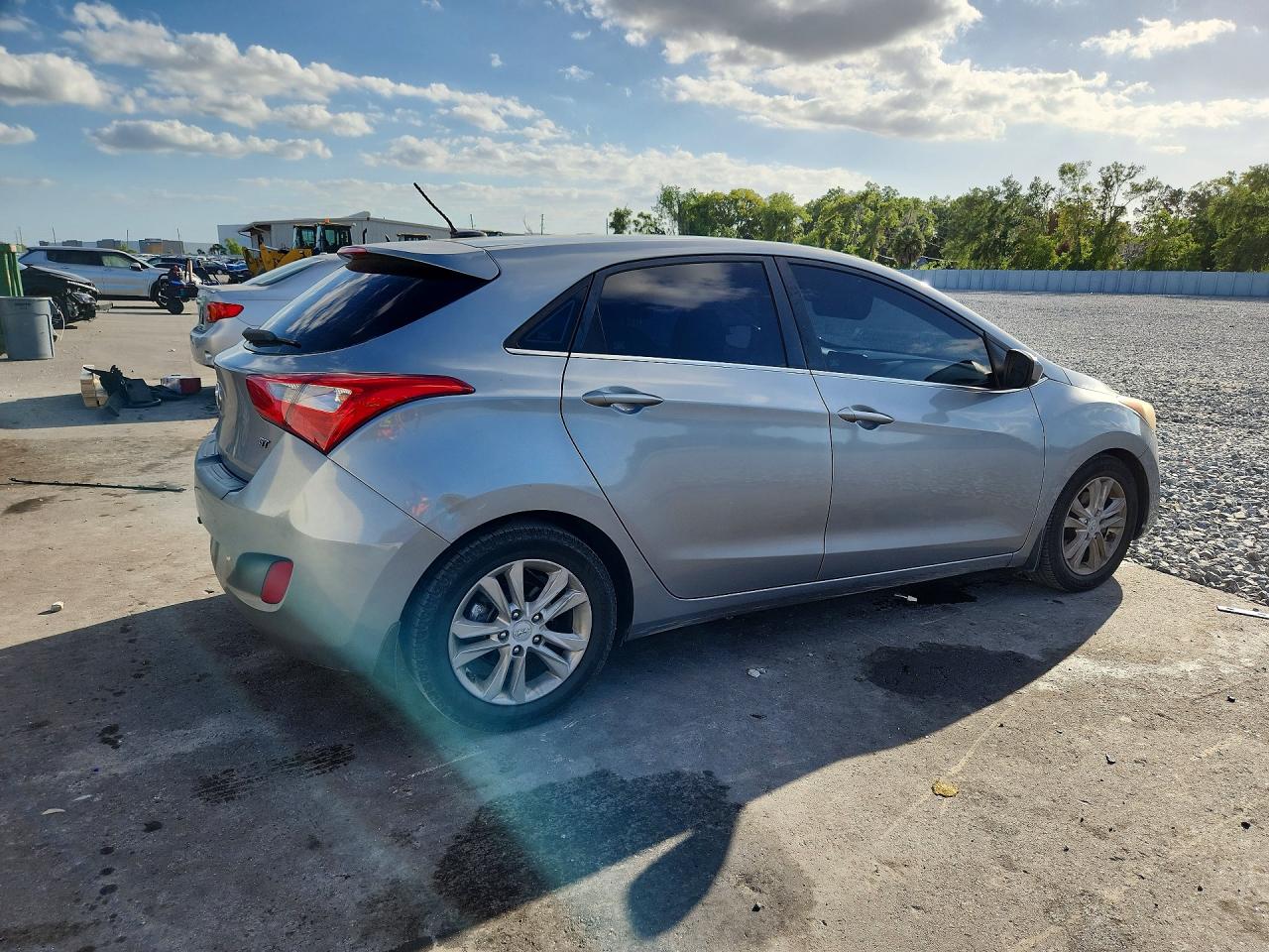 Hyundai ELANTRA Base