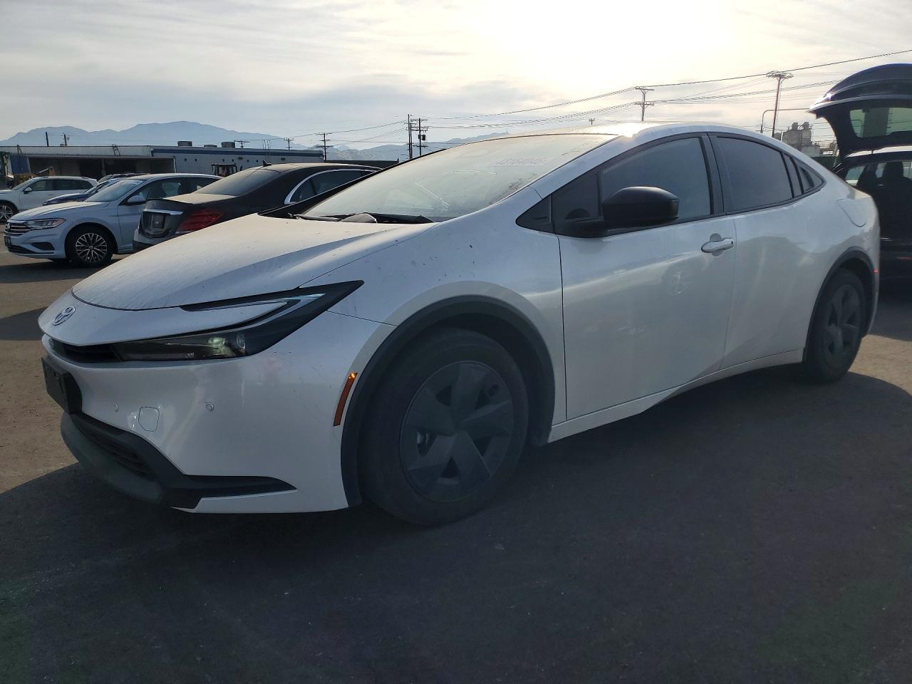 Salvage Toyota Prius Image