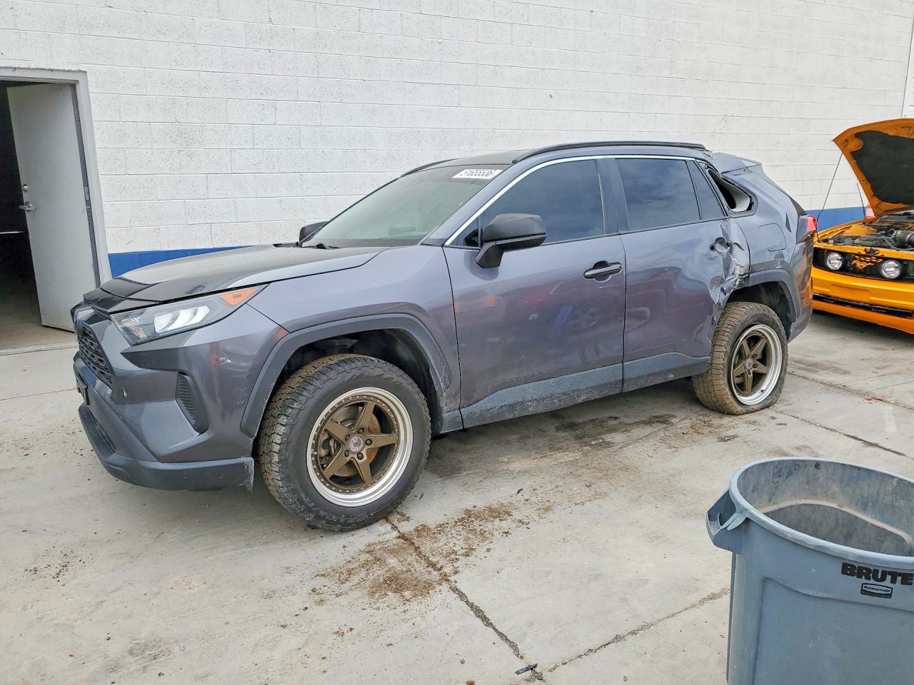 Salvage Toyota RAV4 Image
