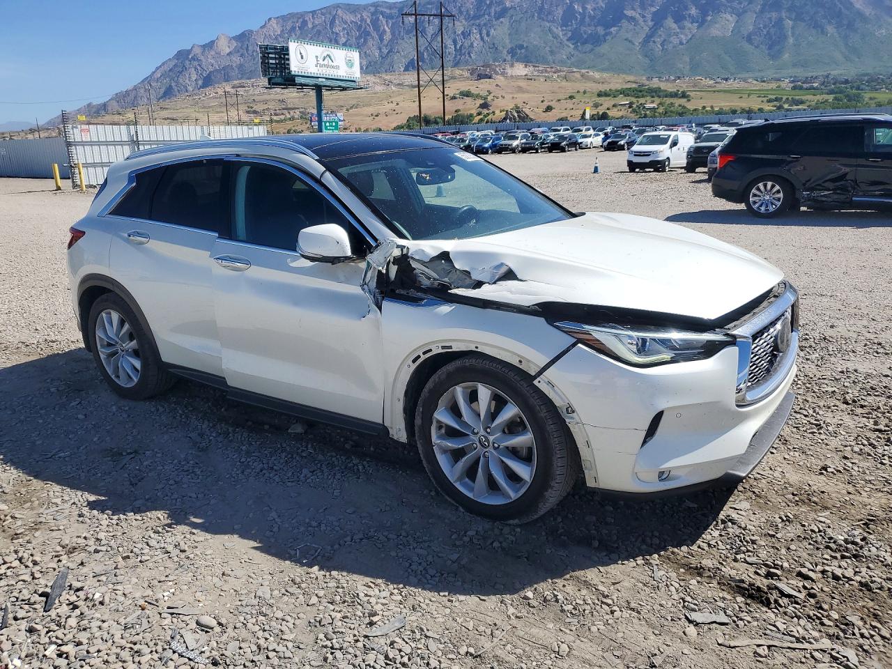 INFINITI Qx Essential