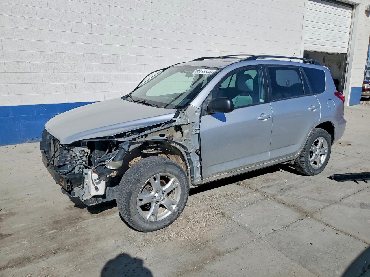 Salvage Toyota RAV4 Image