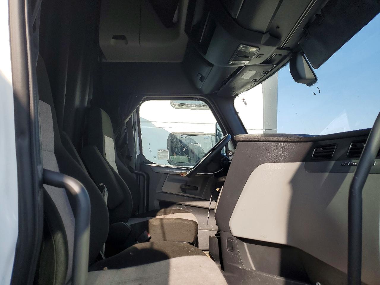 Freightliner Cascadia 126