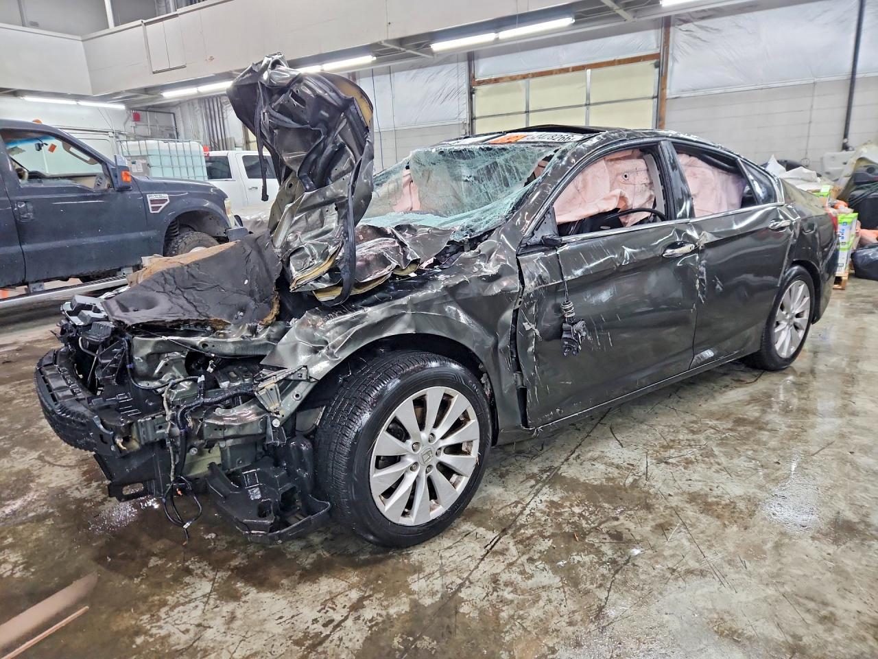 Salvage Honda Accord Image