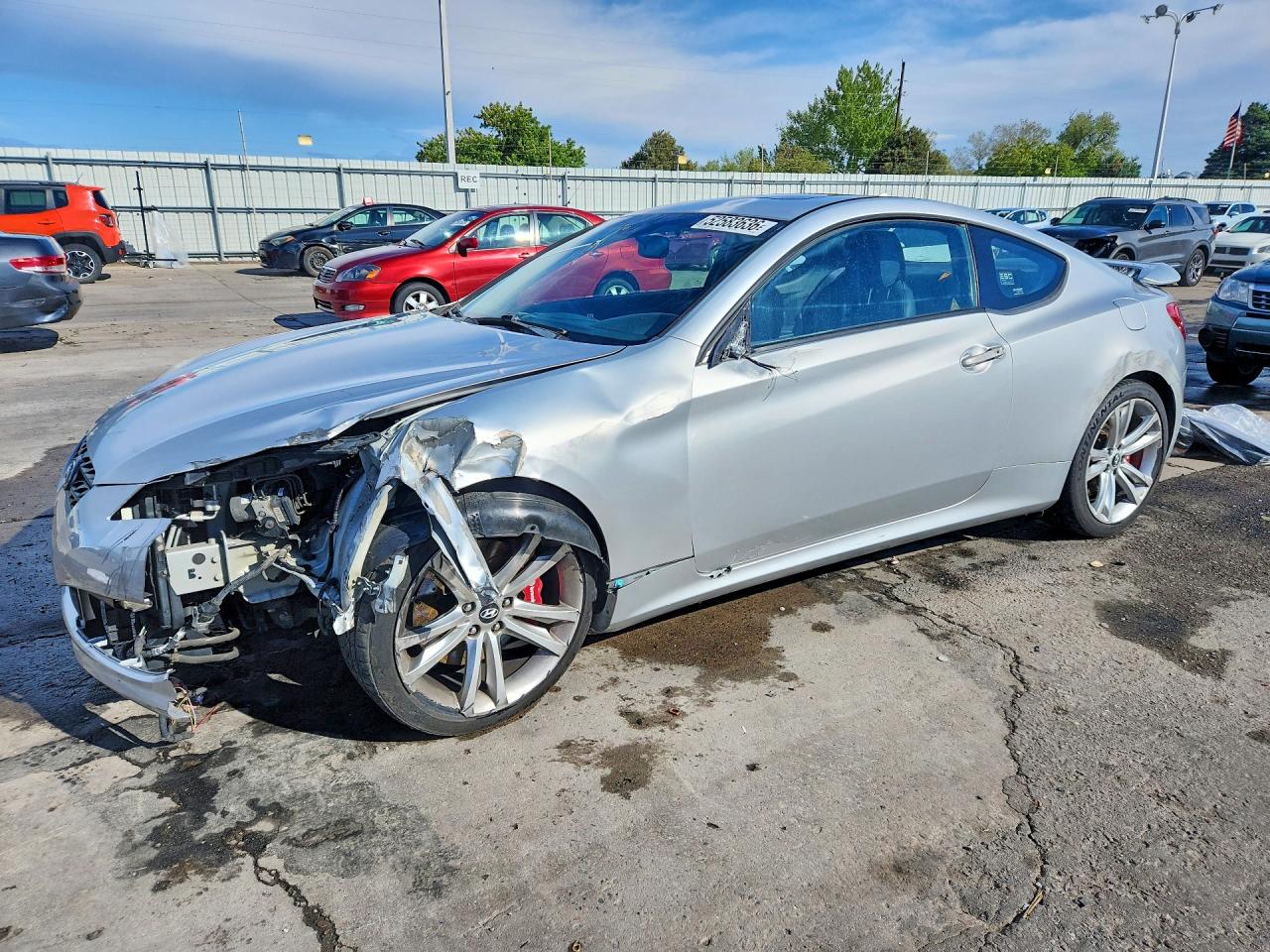 Salvage Hyundai Genesis Image