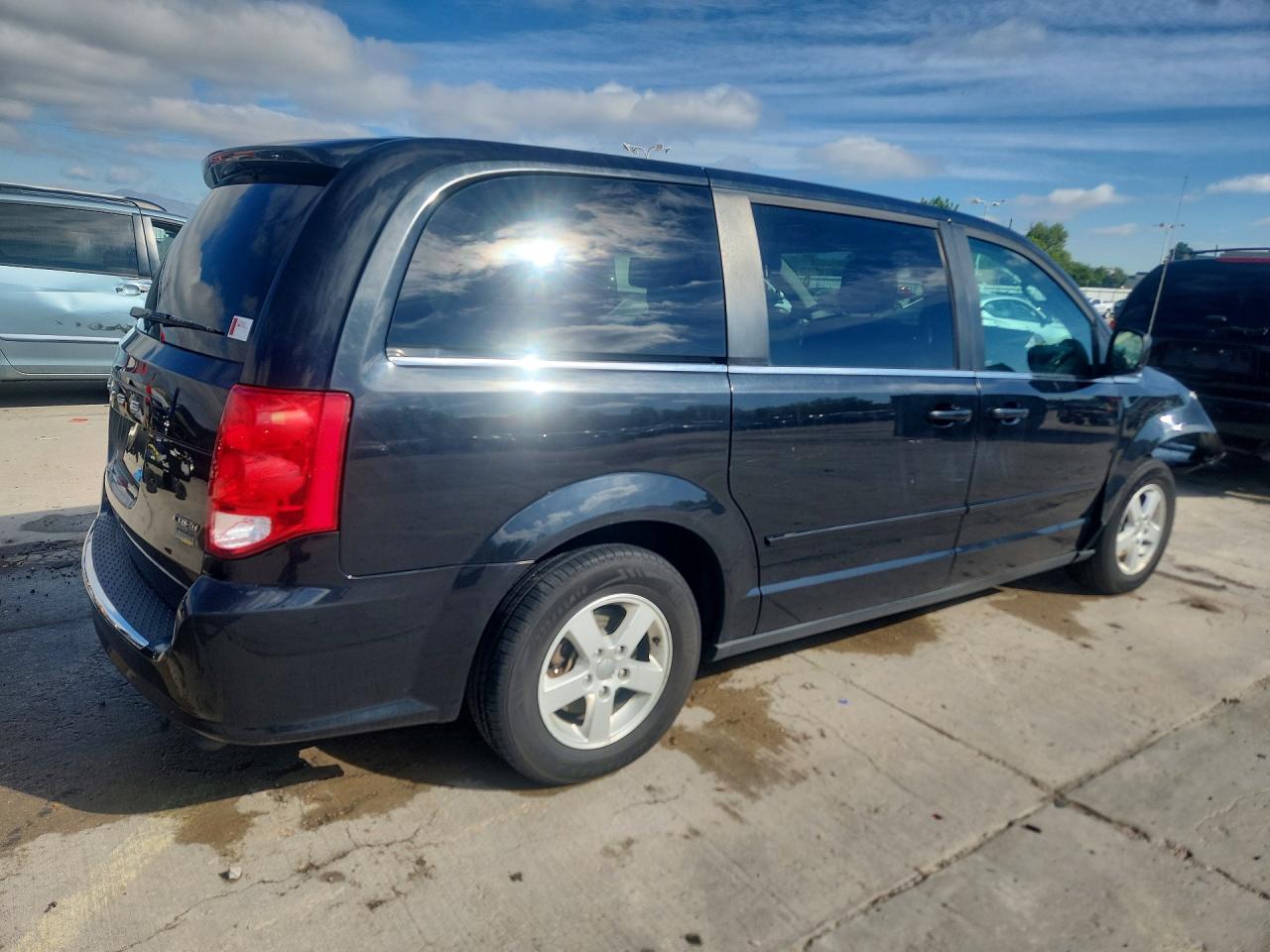 Dodge Caravan Crew