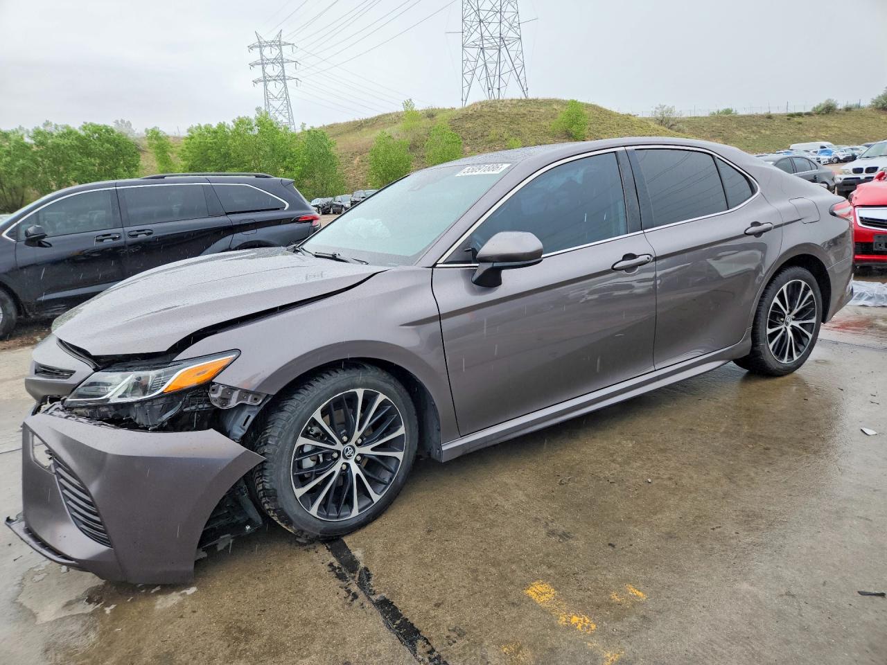 Salvage Toyota Camry Image