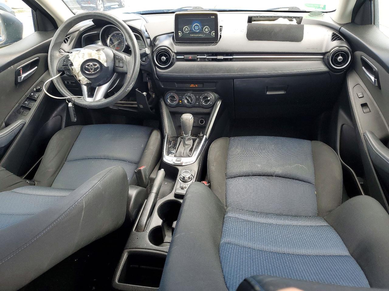 Toyota Yaris Base