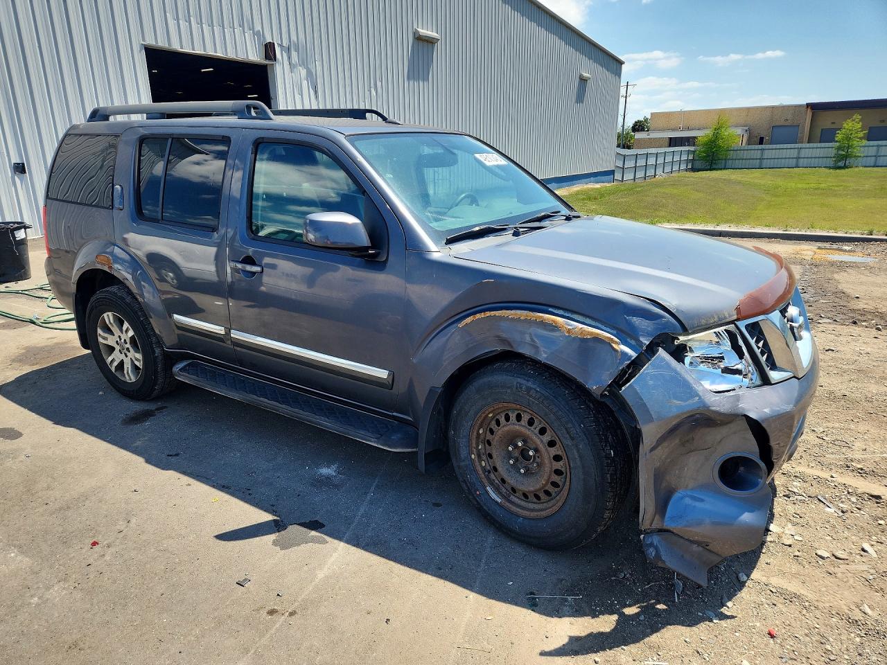 Nissan Pathfinder S