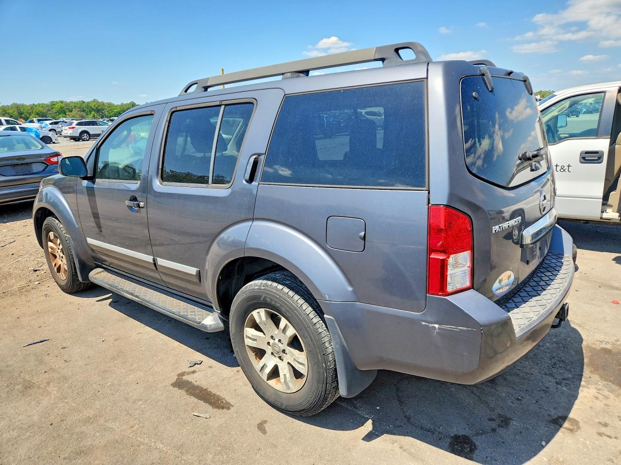 Nissan Pathfinder S