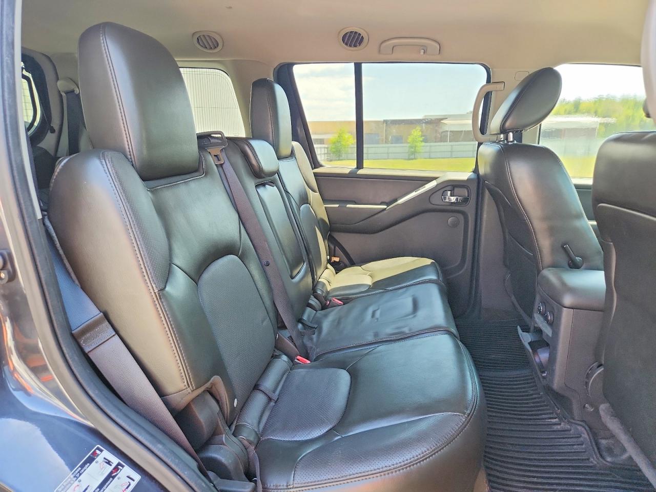 Nissan Pathfinder S