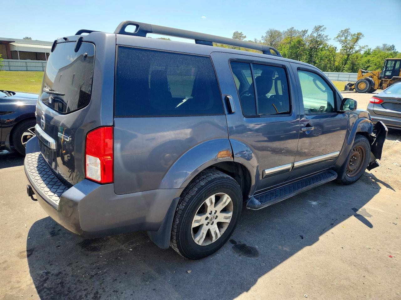Nissan Pathfinder S