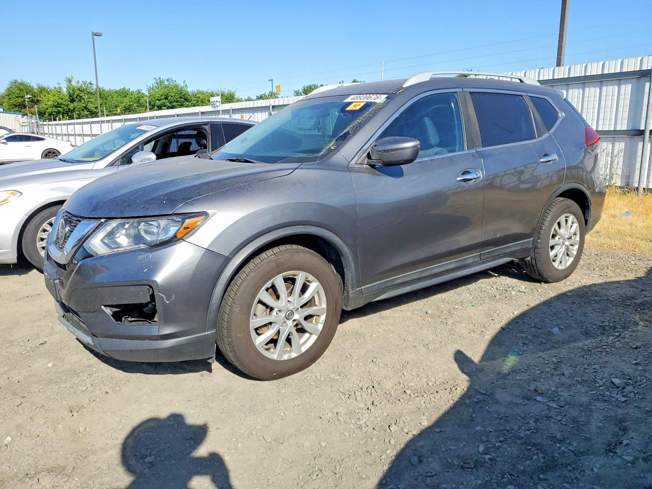 Salvage Nissan Rogue Image
