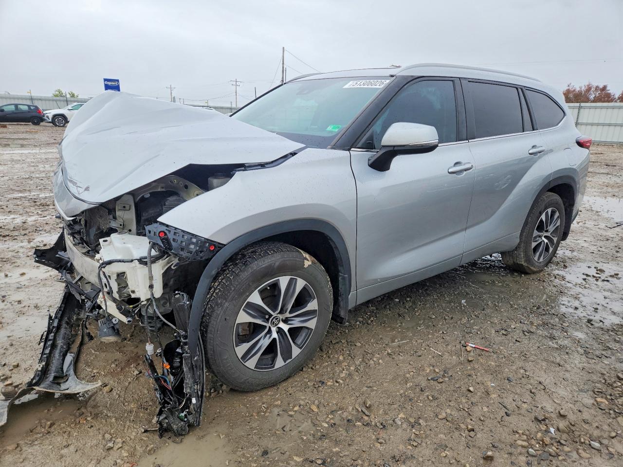 Salvage Toyota Highlander Image