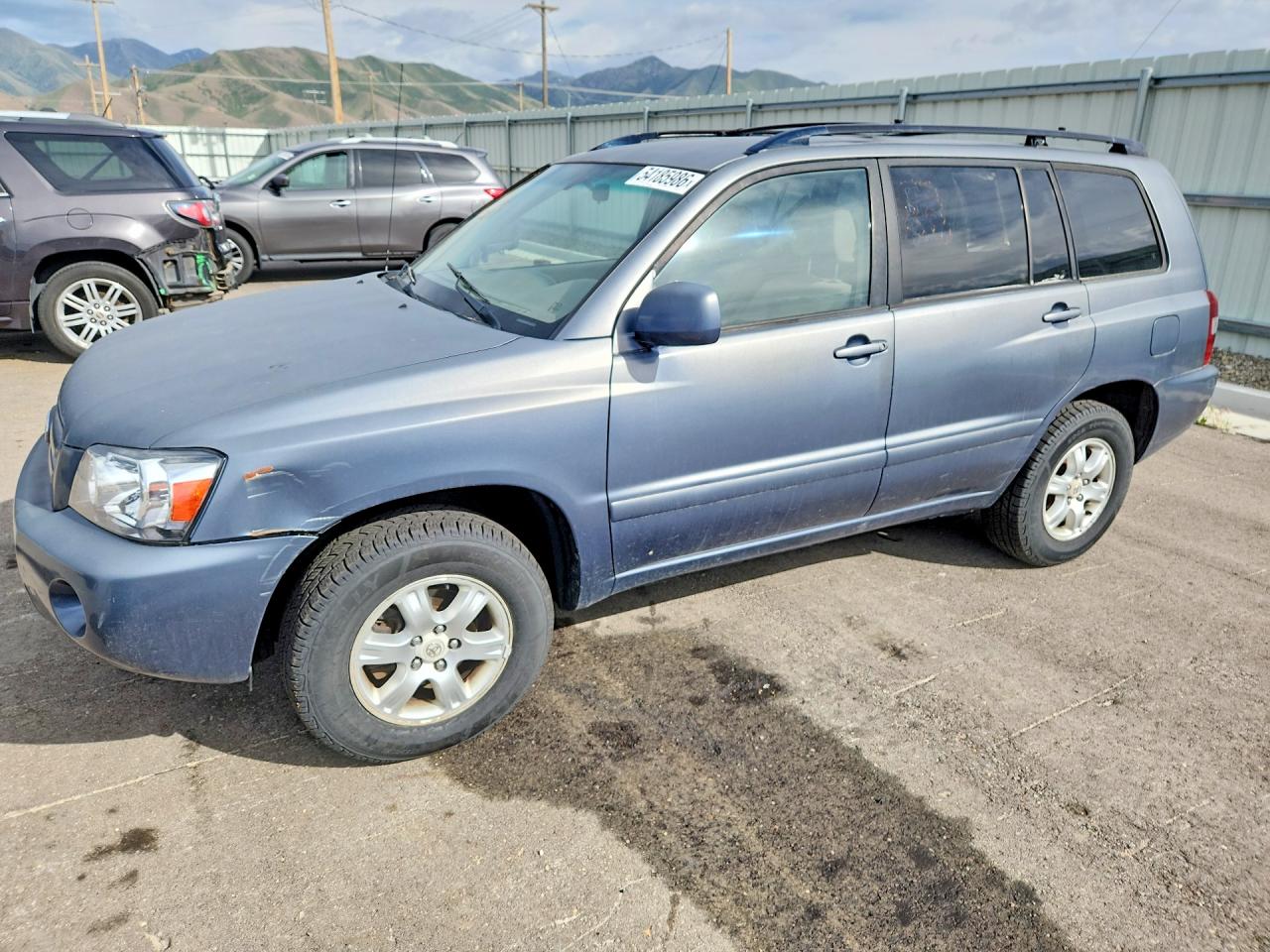 Salvage Toyota Highlander Image