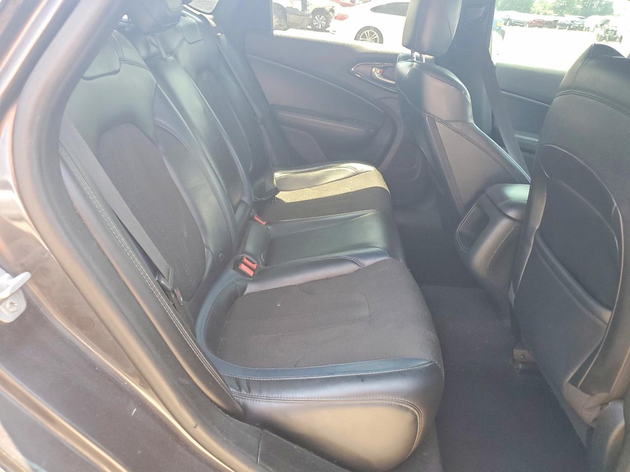 Chrysler 200 S