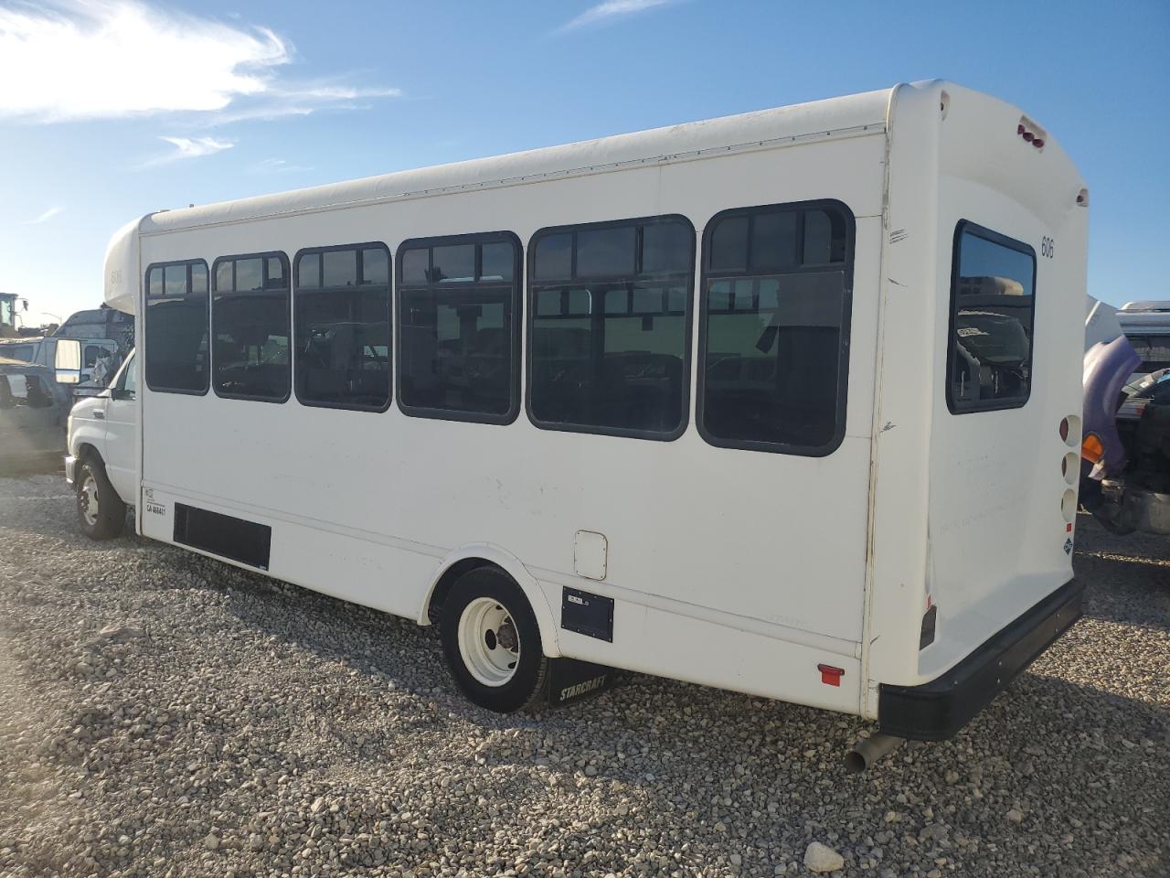 Ford Econoline E450 Super Duty Cutaway Van