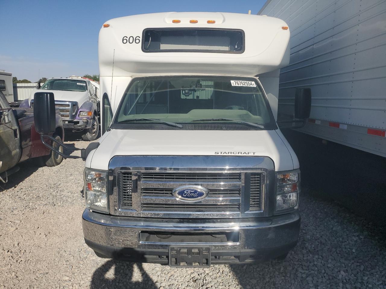Ford Econoline E450 Super Duty Cutaway Van