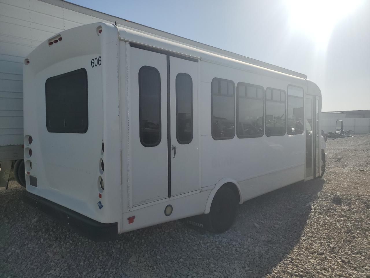 Ford Econoline E450 Super Duty Cutaway Van
