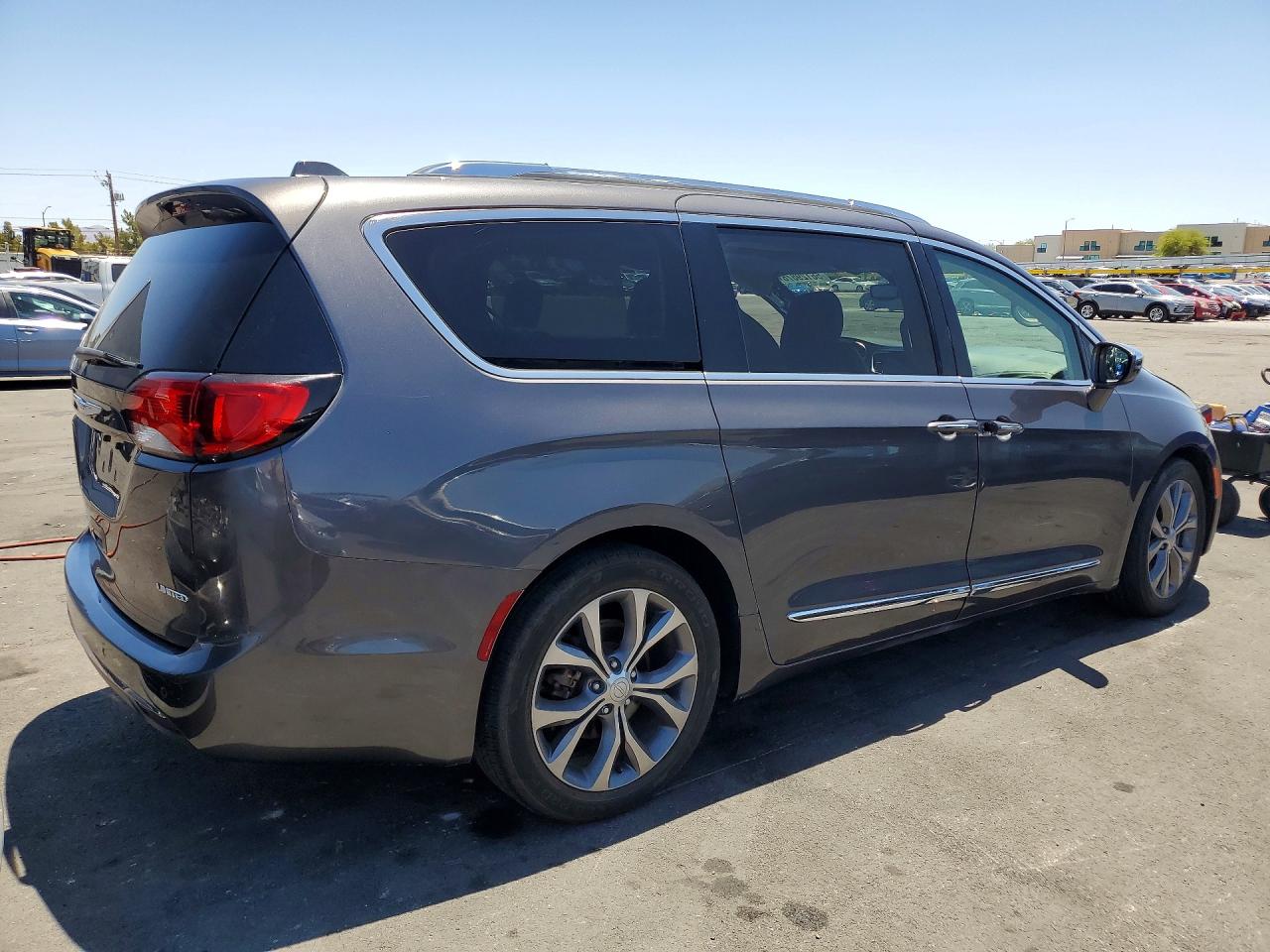 Chrysler Pacifica Limited
