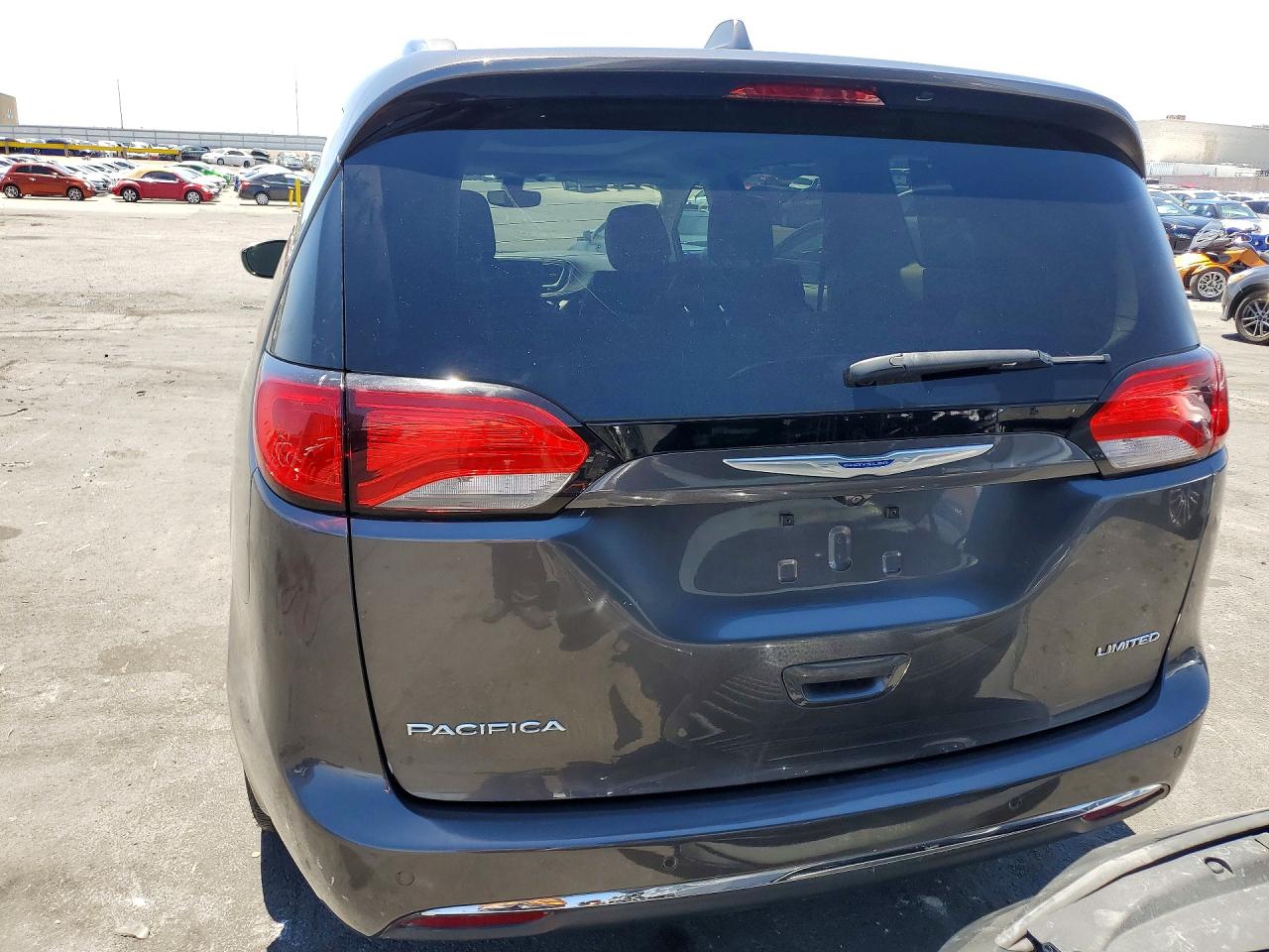 Chrysler Pacifica Limited
