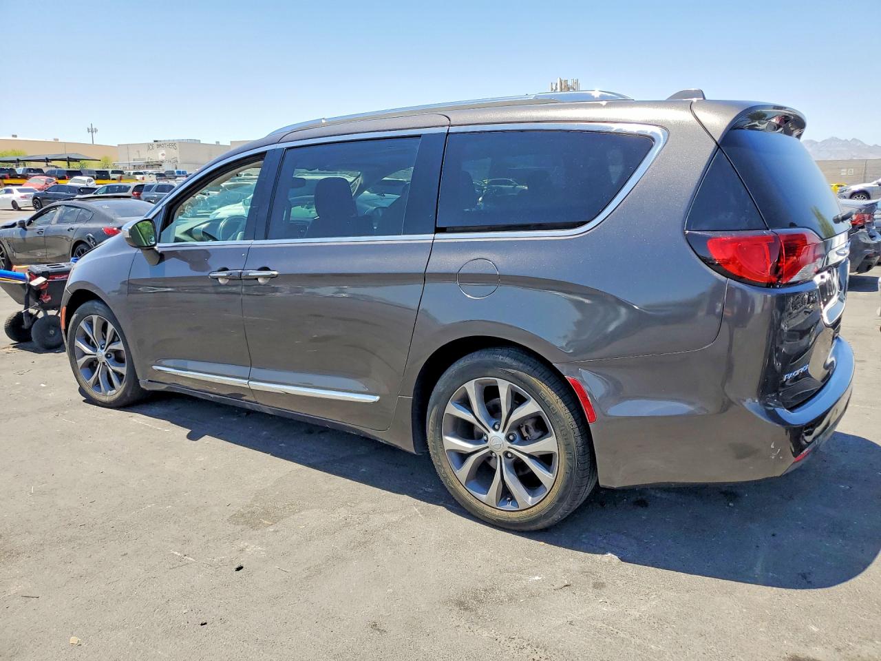 Chrysler Pacifica Limited
