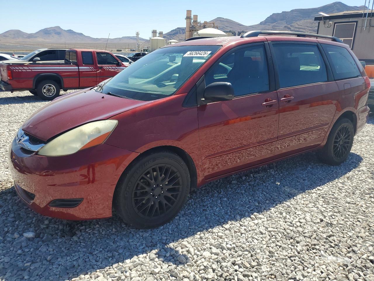 Salvage Toyota Sienna Image