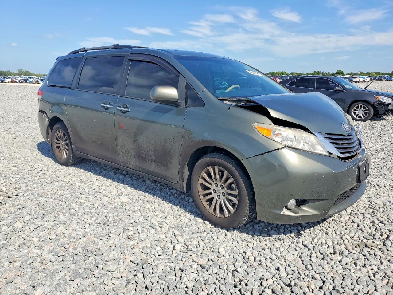 Toyota Sienna Xle 8-passenger
